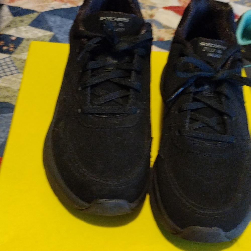 Skechers tennis shoes size 8 1/2 black style #149318 they are relaxed fit memory